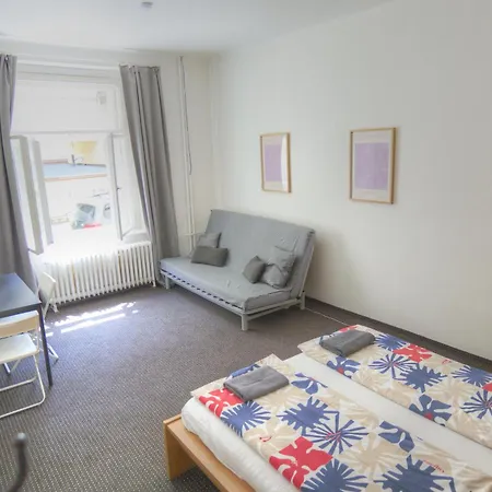 Private For 4, Free Parking, Main Train Station, Walk Everywhere