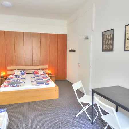 Private For 4, Free Parking, Main Train Station, Walk Everywhere بيت ضيافة