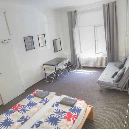 Private For 4, Free Parking, Main Train Station, Walk Everywhere بيت ضيافة براغ