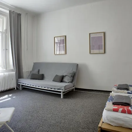 Private For 4, Free Parking, Main Train Station, Walk Everywhere 3*