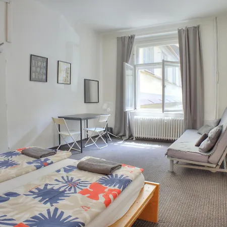 Private For 4, Free Parking, Main Train Station, Walk Everywhere 3* براغ