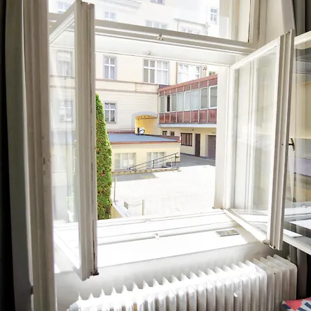 بيت ضيافة Private For 4, Free Parking, Main Train Station, Walk Everywhere براغ