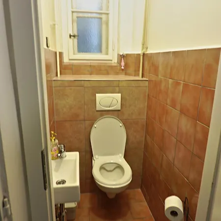 Private For 4, Free Parking, Main Train Station, Walk Everywhere بيت ضيافة 3*